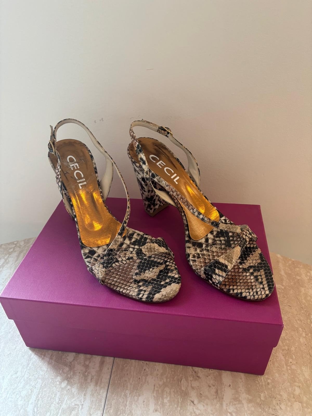 escarpins à talons effet python CECIL taille 37, Vêtements | Femmes, Enlèvement, Comme neuf, Escarpins