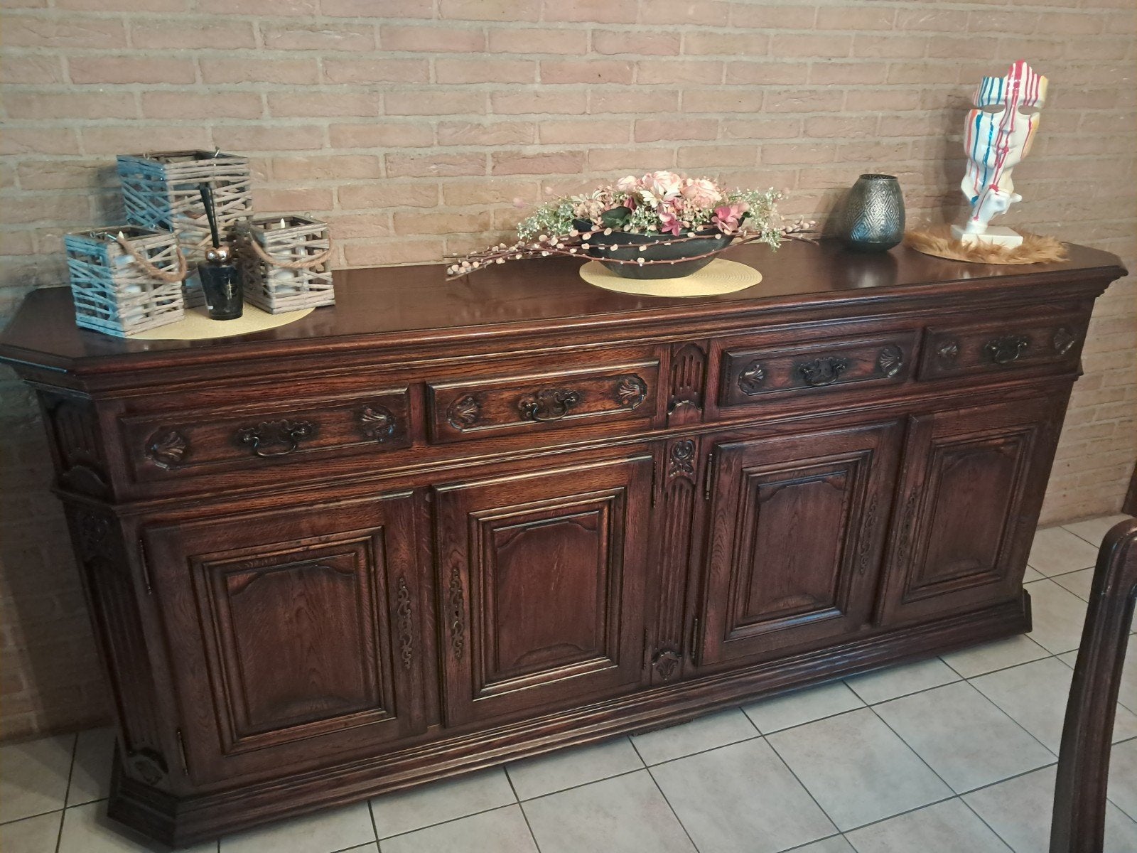 antieke tafel  met stoelen en dressoir, Ophalen
