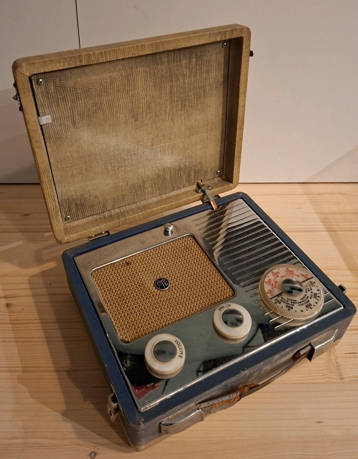 vintage draagbare radio PYE p114 bq uit de jaren 50, Antiquités & Art, Antiquités | TV & Hi-Fi, Enlèvement