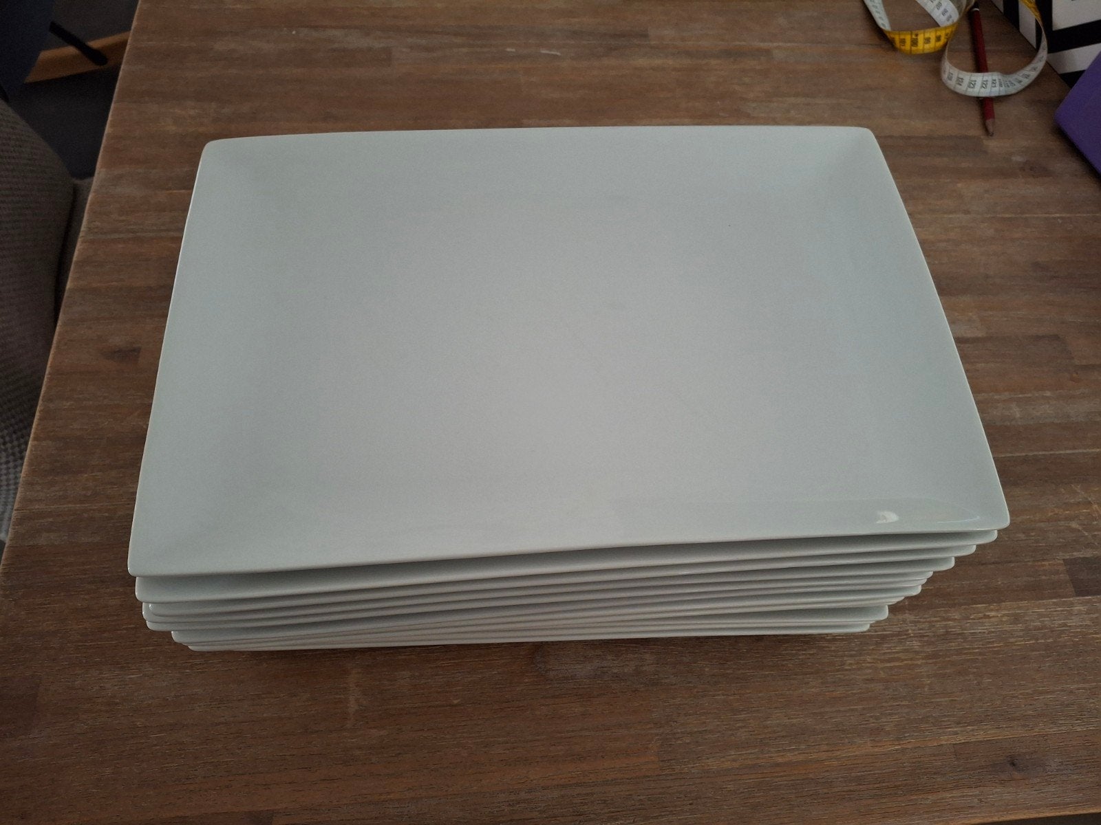 12 assiettes blanches rectangulaires, Maison & Meubles, Enlèvement