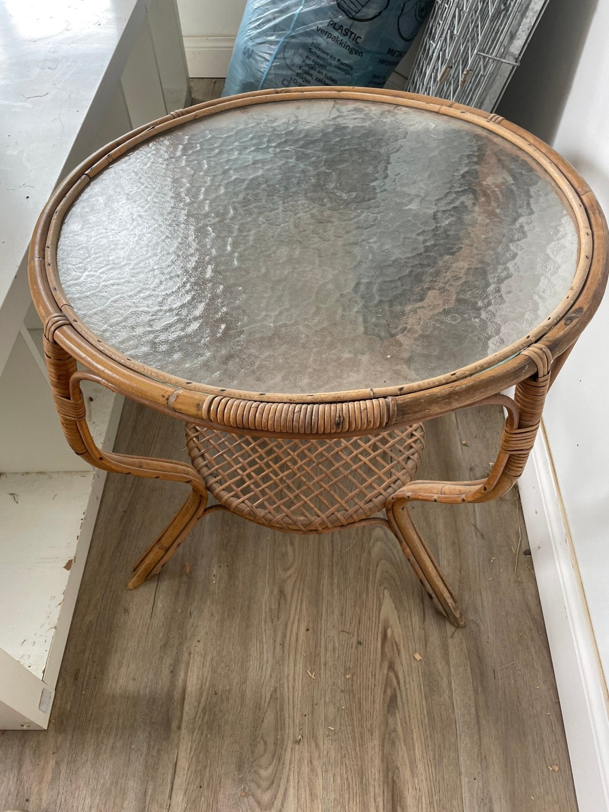 Vintage rotan tafeltje, Ophalen, Zo goed als nieuw, Rond