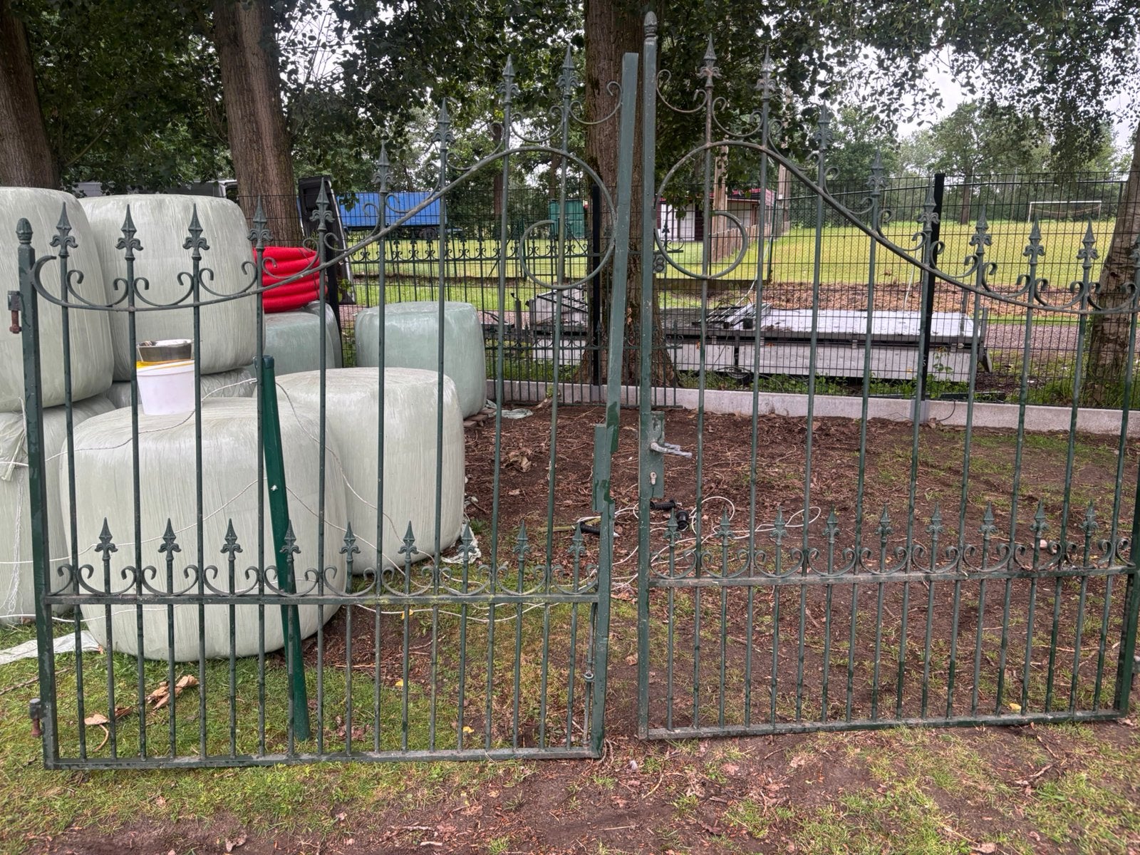 Smeedijzeren poort, Ophalen, Zo goed als nieuw