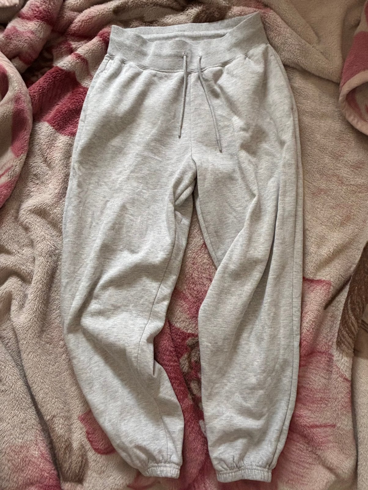 Pantalon de jogging gris clair FB SISTER L Ultra confort, Kleding | Dames, Homewear, Ophalen of Verzenden, Gedragen, Maat 42/44 (L)
