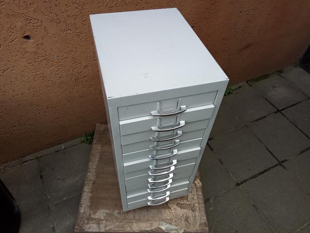 Petit meuble métallique avec 12 tiroirs voir les photos, Enlèvement