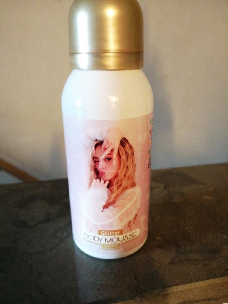 Glitter body mousse Camille nieuw, Bijoux, Sacs & Beauté, Enlèvement ou Envoi, Neuf, Baignoire & Douche