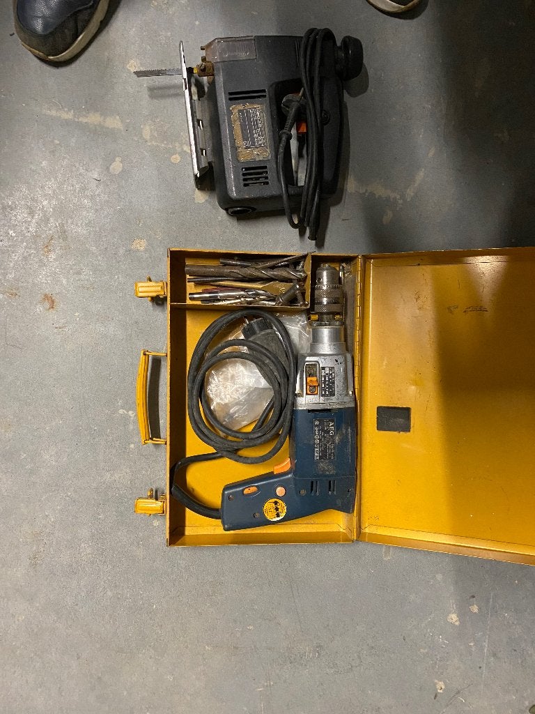 Boormachine AEG met toebehoren, 400 à 600 watts, Enlèvement, Utilisé, Perceuse