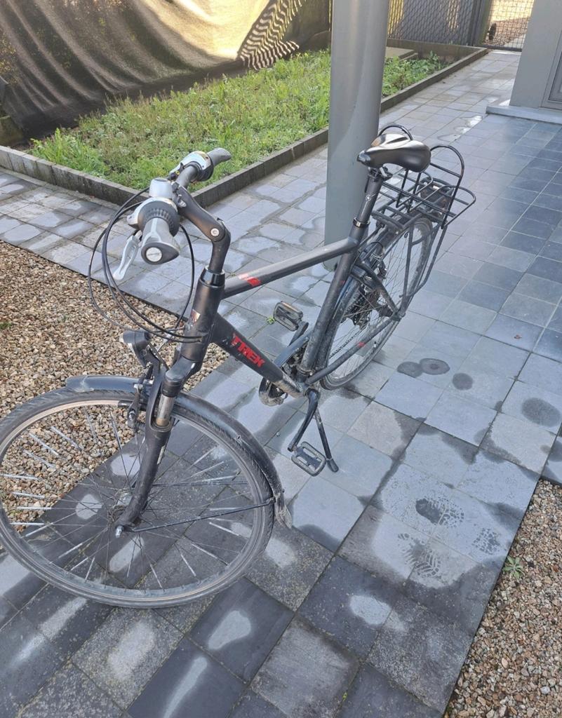 Herenfiets, merk: TREK. Kleur: Zwart met Rood, Ophalen, Gebruikt, Overige merken
