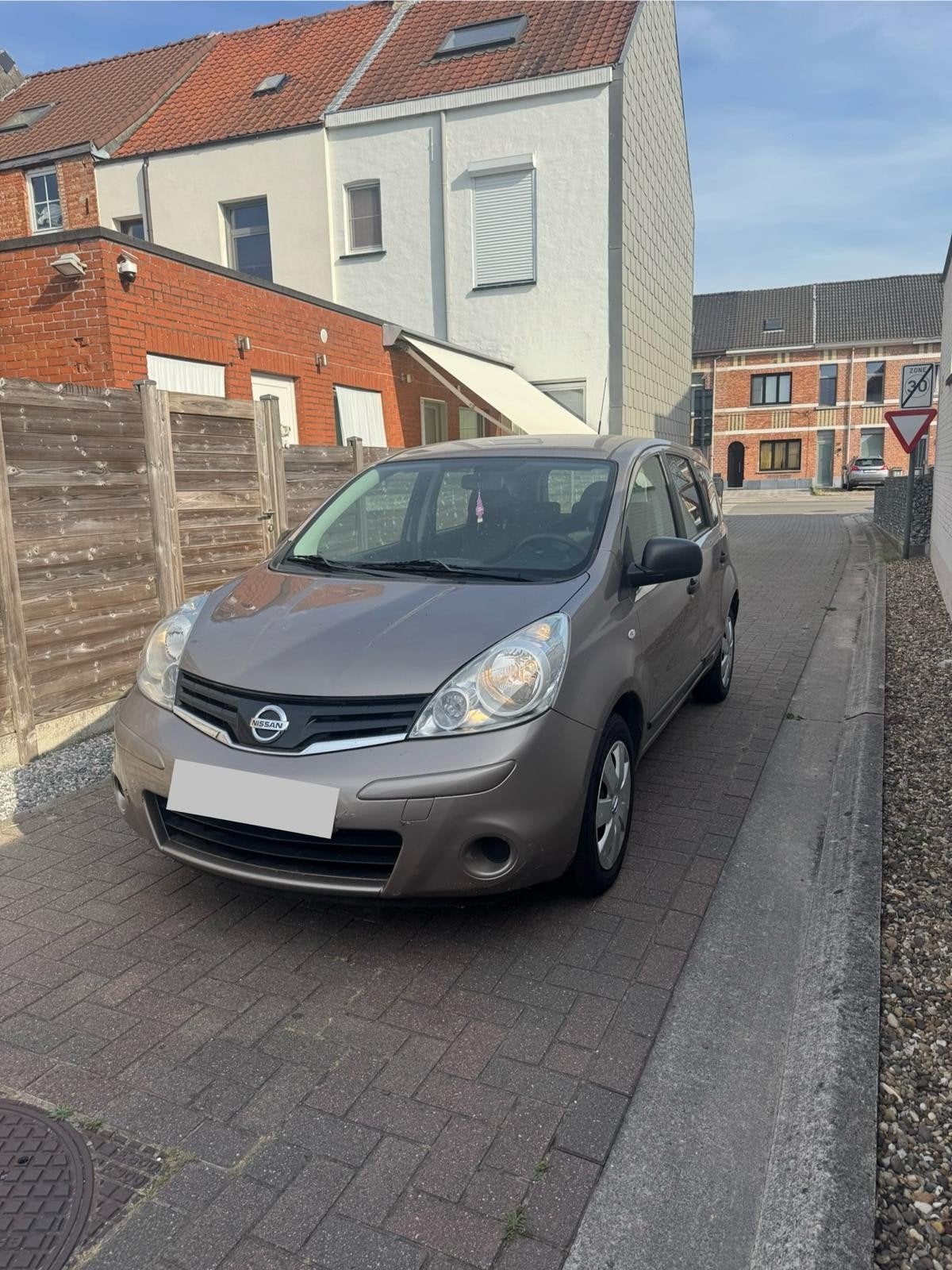 Nissan Note 2009, 85000 KM!, Autos, Achat, Boîte manuelle, Noir, 5 portes