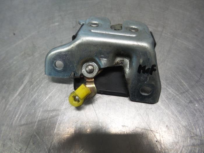 Slotvanger Achterklep van een Toyota Starlet (Starlet 95-), Gebruikt, -, -, Ophalen of Verzenden