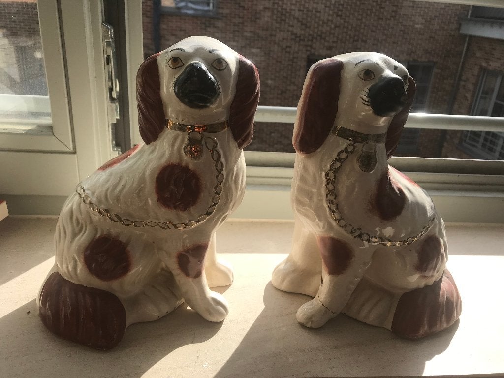Paar 19e-eeuwse Engelse keramische honden, Ophalen, Beschilderd, Zoogdier, 20 - 50 cm