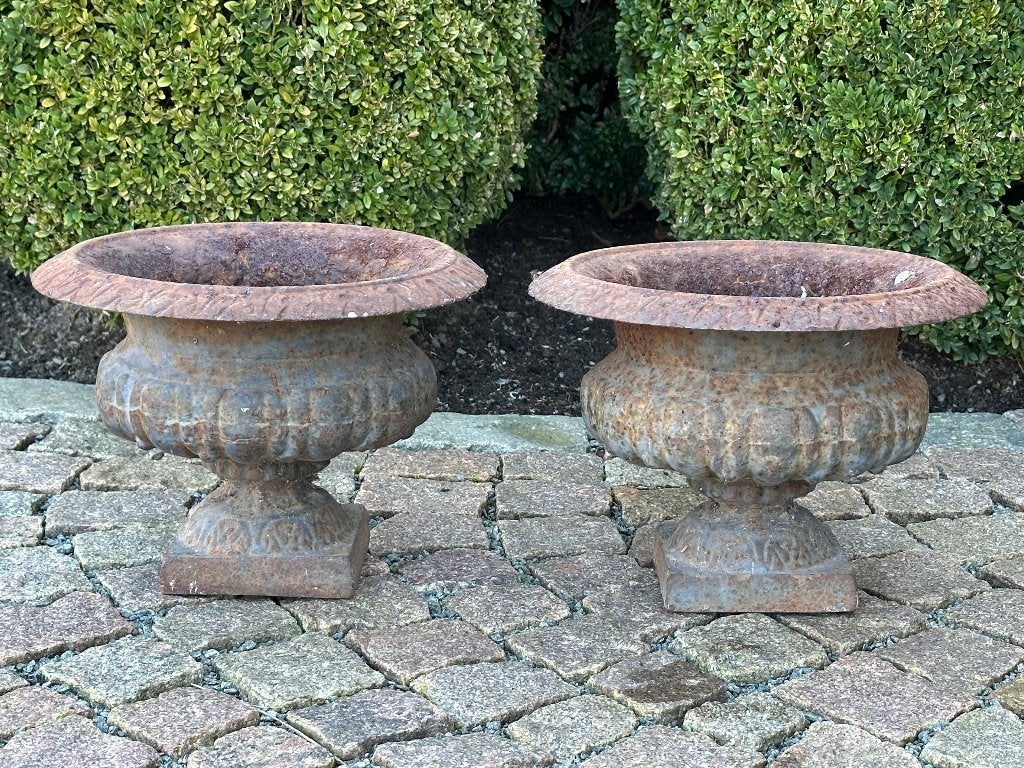 2 vases de jardin en fonte - belle patine - excellent état, Enlèvement
