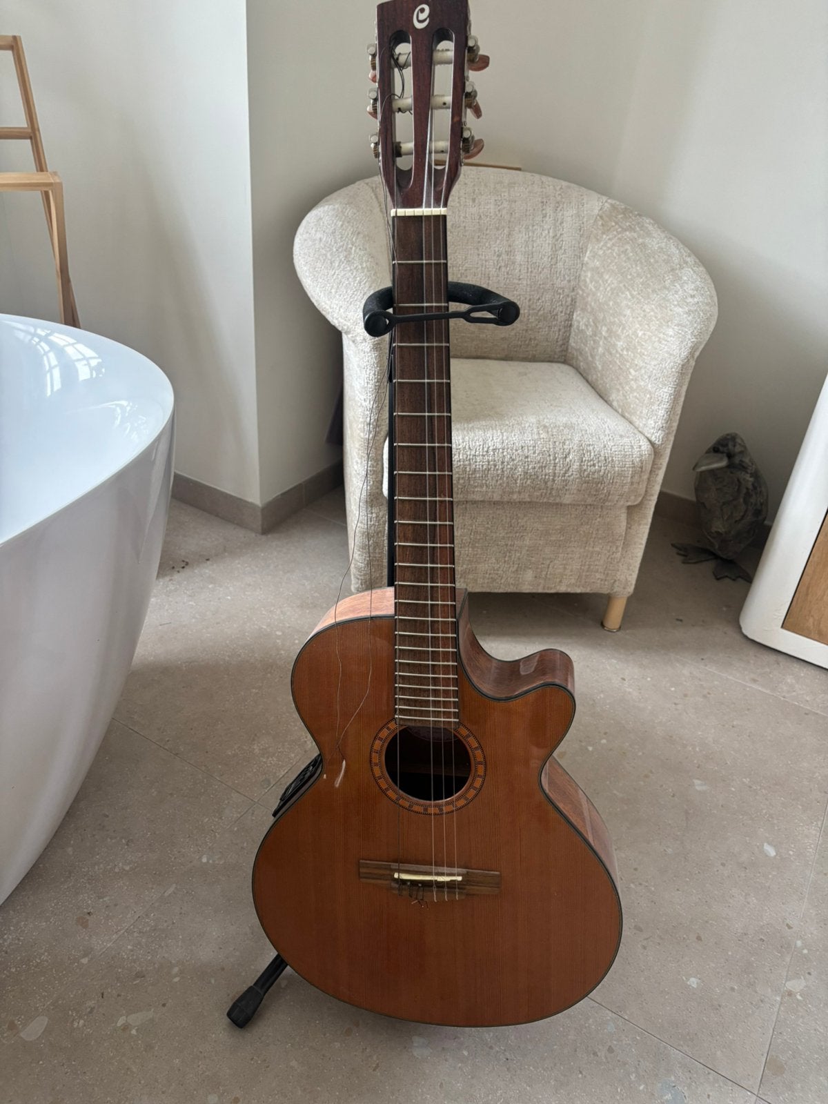 Cort akoestische gitaar, Ophalen, Gebruikt