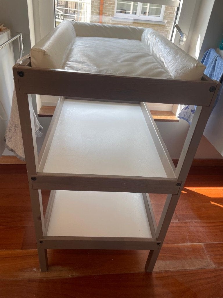 Table à langer avec matelas, Enfants & Bébés, Chambre d'enfant | Commodes & Armoires, 90 à 105 cm, Enlèvement, Utilisé, 70 cm ou plus