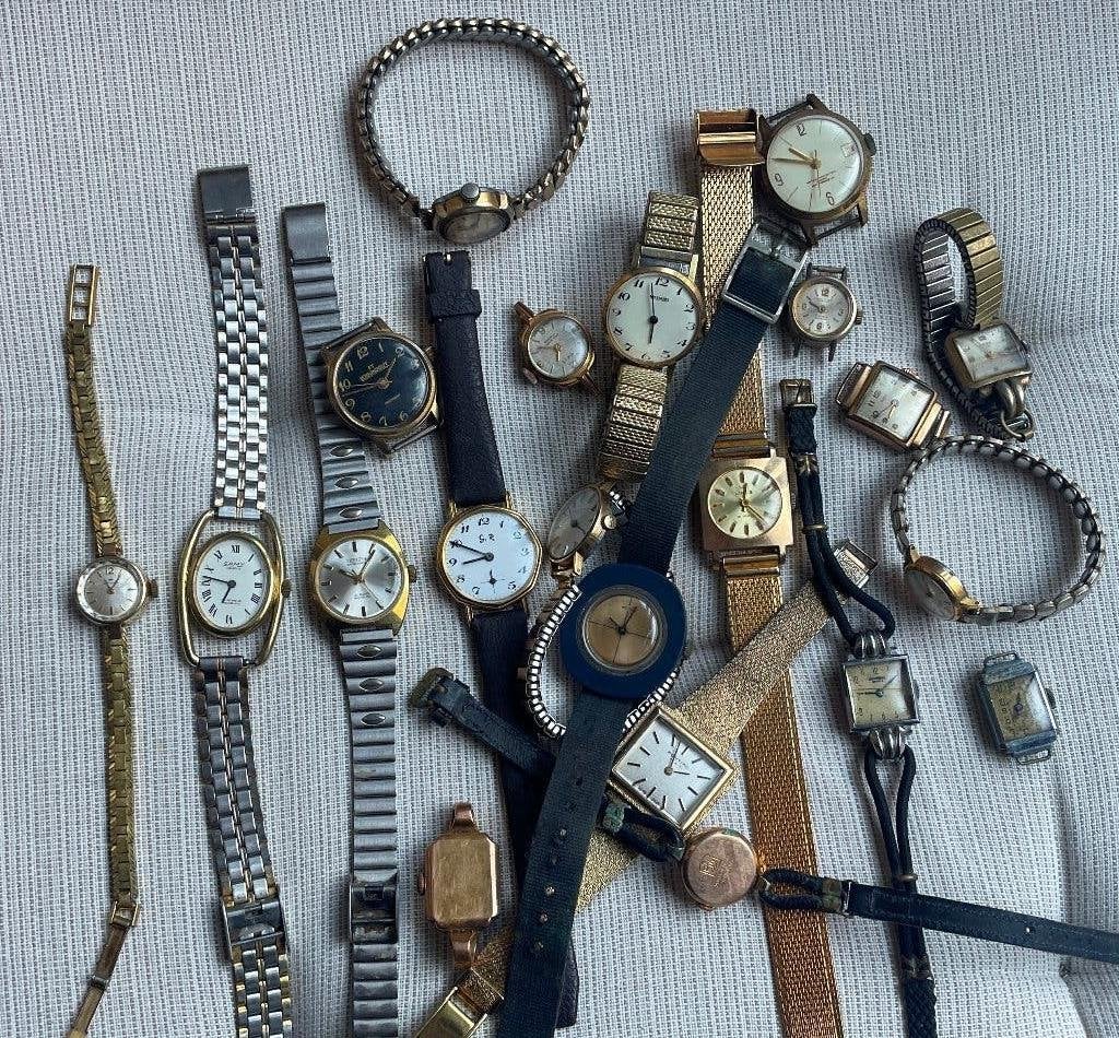 Montre dame UNIVERSAL GENEVE, RICHARD ,ORIS lot de 21, Montre-bracelet, Tissot, Acier, Avec bracelet