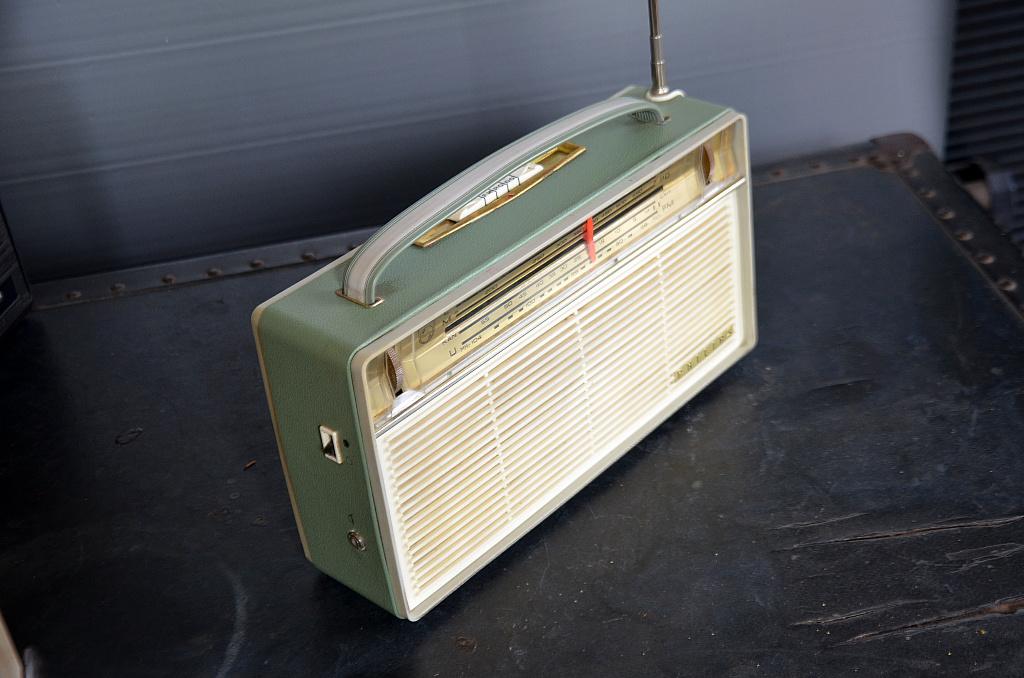 Vintage transistor radio Philips 1961, Enlèvement ou Envoi, Utilisé, Radio