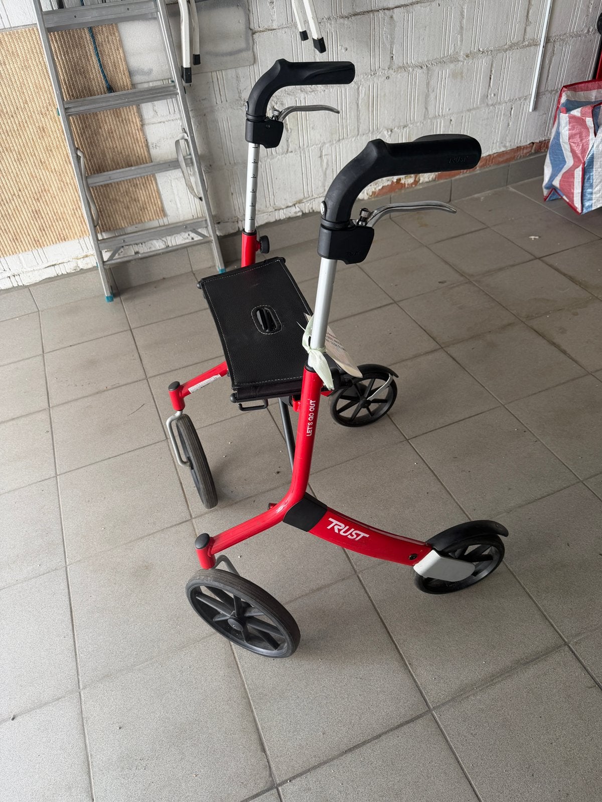 Rollator Trust Let’sgo out, Enlèvement, Poids léger, Utilisé