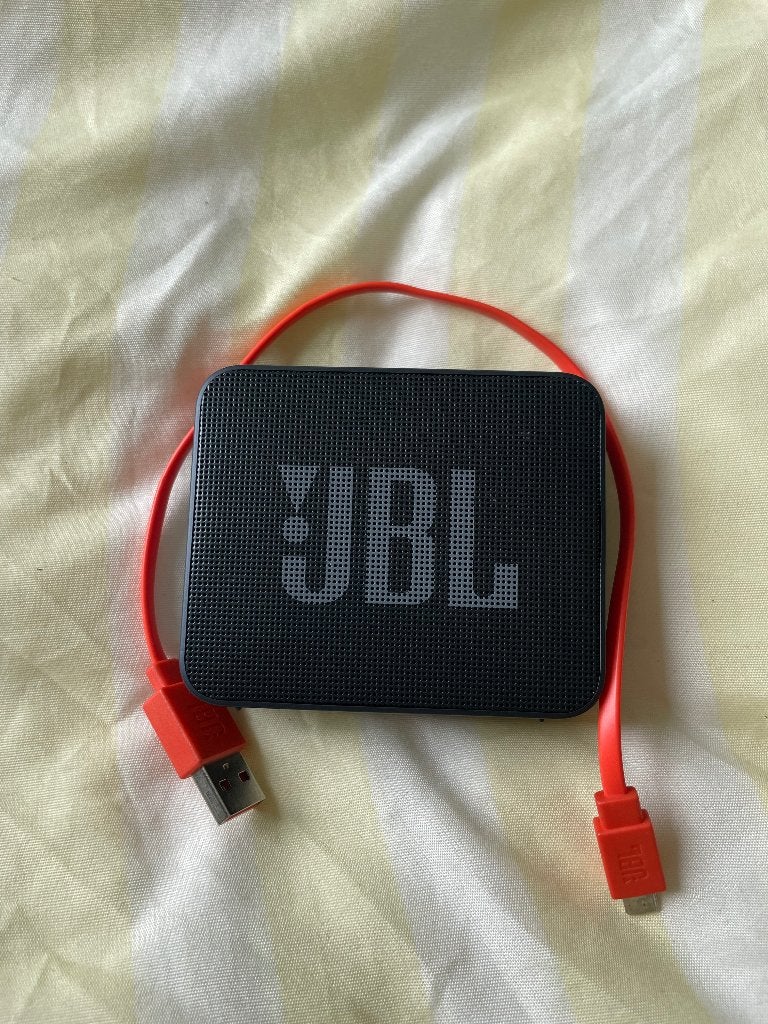 JBL Go Essential, Audio, Tv en Foto, Luidsprekerboxen, JBL, Ophalen of Verzenden, Zo goed als nieuw, Draagbare speaker