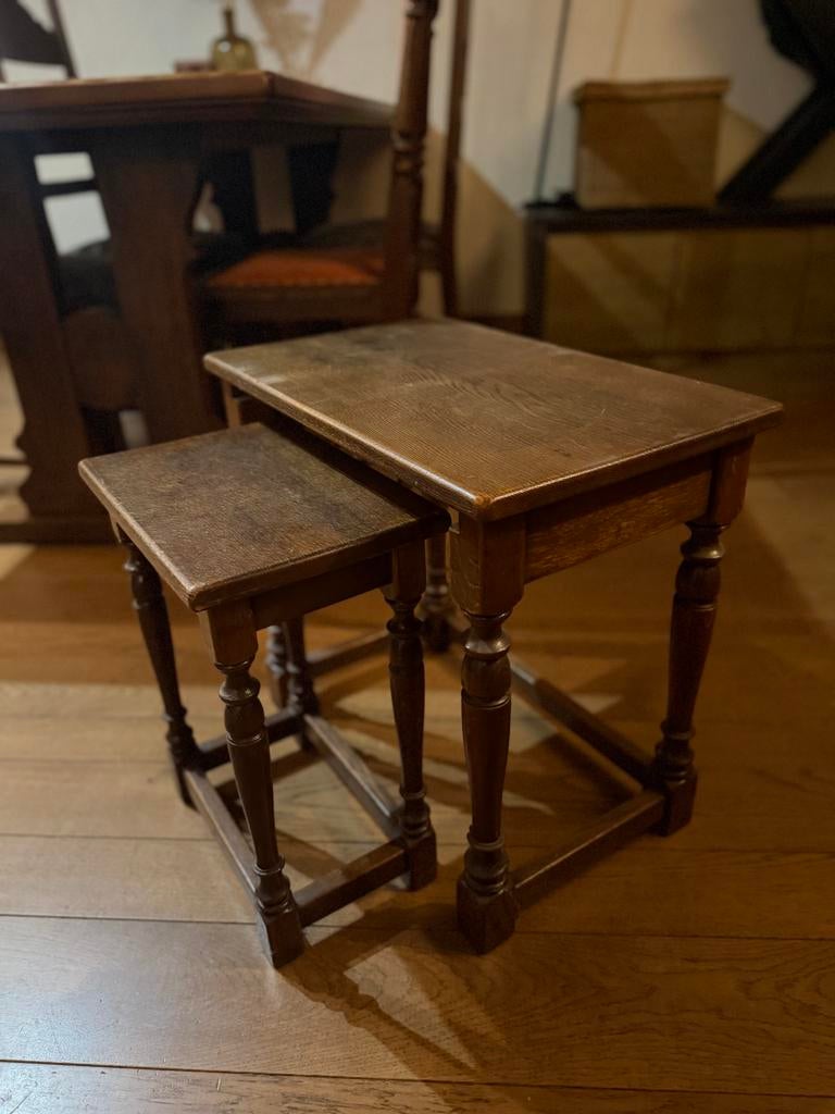 2 antieke bijzettafels, Ophalen