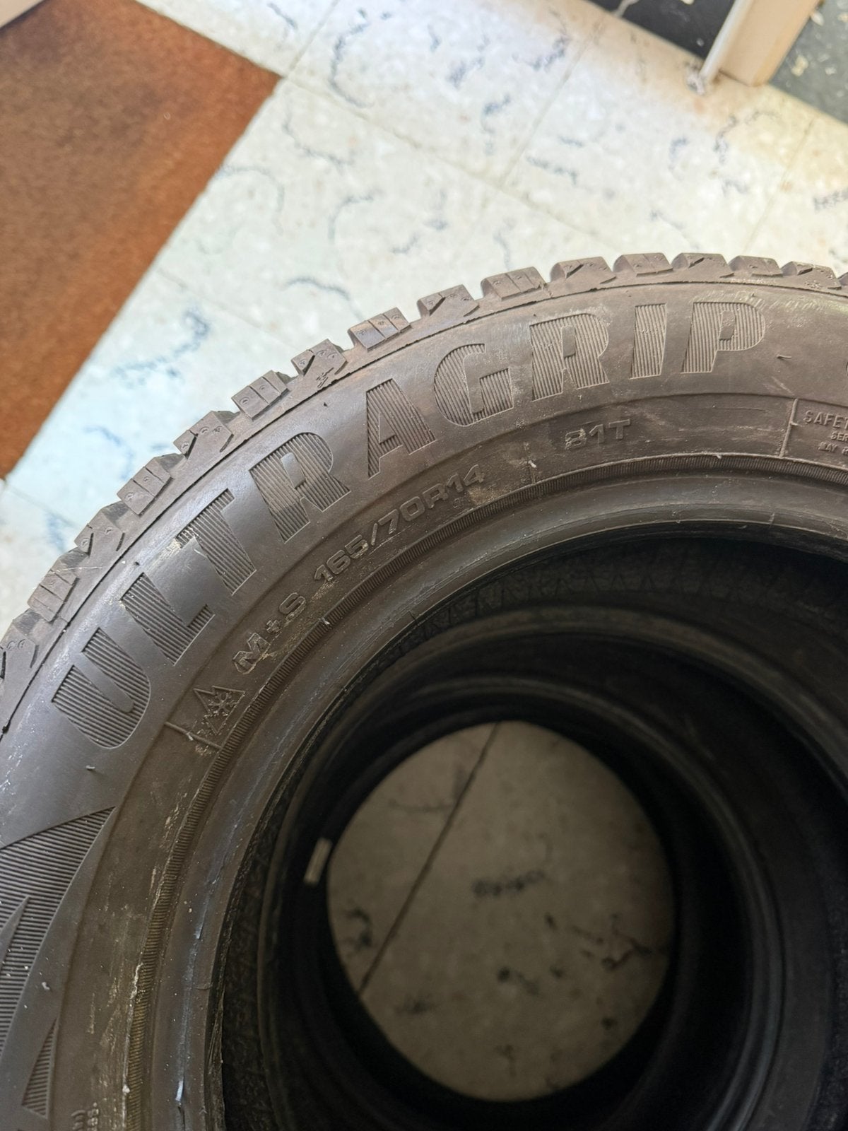 4 Pneus 4 saisons 165/70 R14 Goodyear Ultragrip 8, Enlèvement, Comme neuf