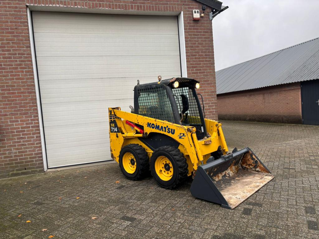 Chargeuse compacte Bobcat Komatsu SK 714-5, Articles professionnels, Machines & Construction | Pièces, Enlèvement