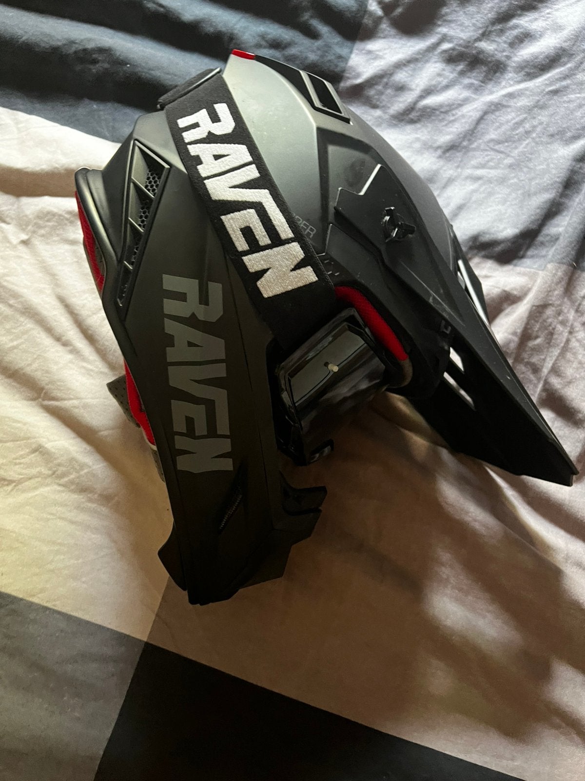 Raven helm, Hobby en Vrije tijd, Modelbouw | Radiografisch | Auto's, Ophalen of Verzenden, Zo goed als nieuw