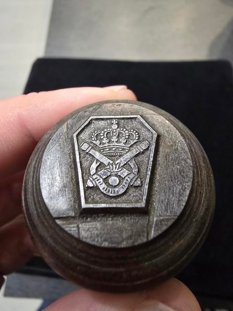 Zeldzame ABBL Belgian Artillery Military Insignia Matrix, Verzamelen, Ophalen of Verzenden