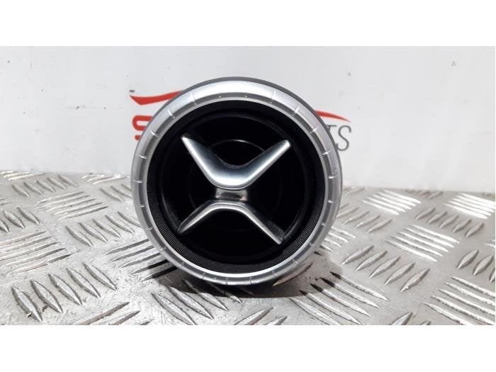 Grille aération tableau de bord d'un Mercedes CLA, 3 mois de garantie, Utilisé, -, -
