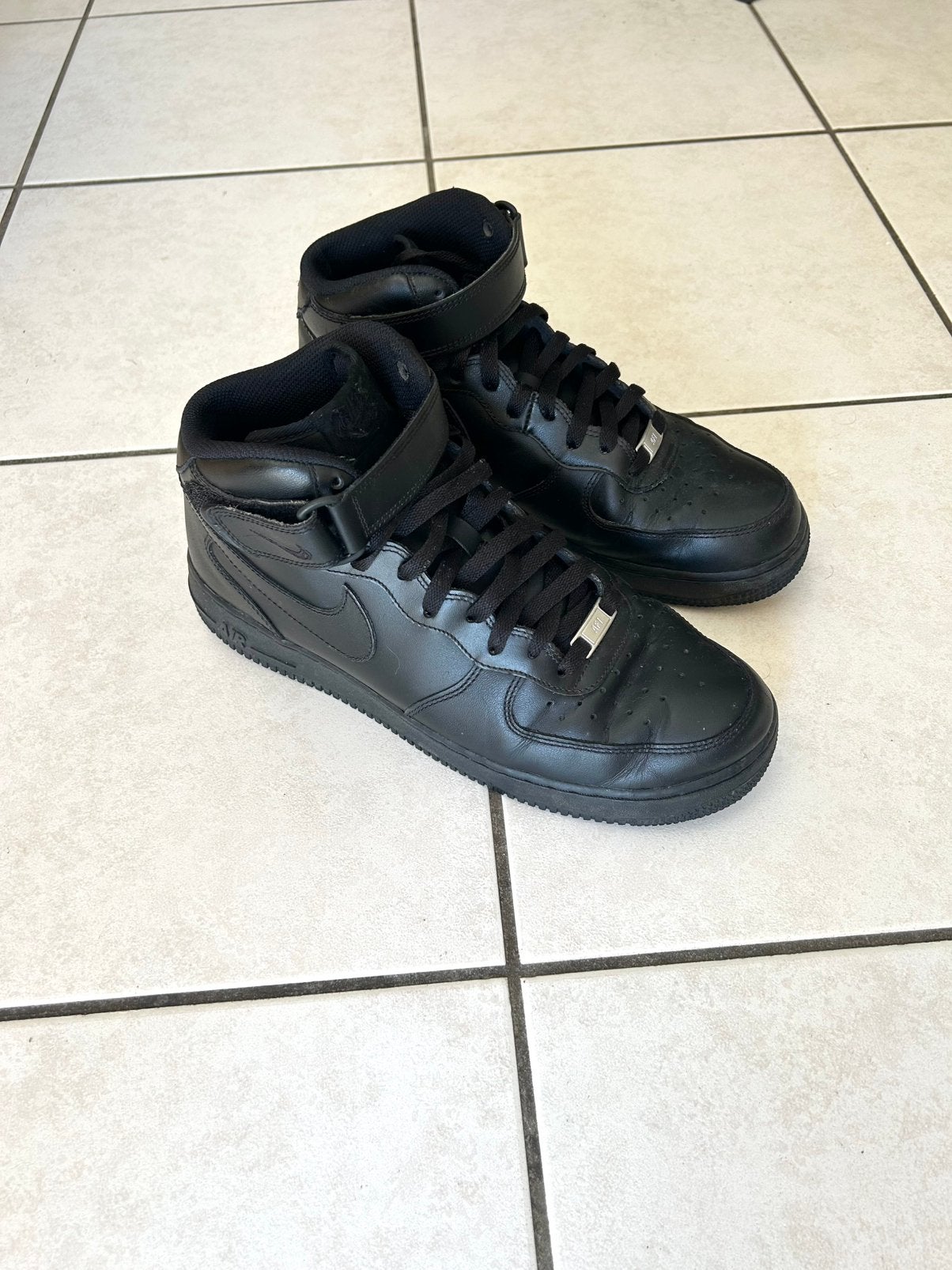 Nike AIR FORCE 1 MID 44.5, Kleding | Heren, Schoenen, Ophalen, Zwart, Sneakers, Gedragen