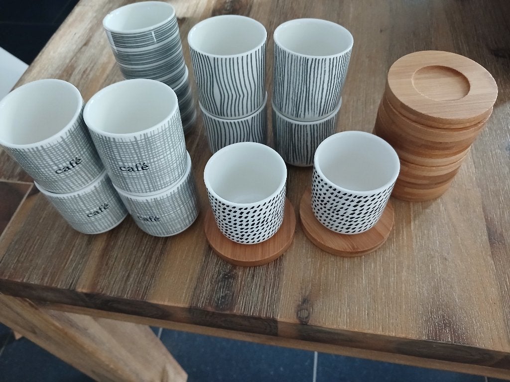 12 tasses à café (expresso) en porcelaine Maisons du Monde, Enlèvement ou Envoi, Comme neuf, Porcelaine, Tasse(s) et/ou soucoupe(s)