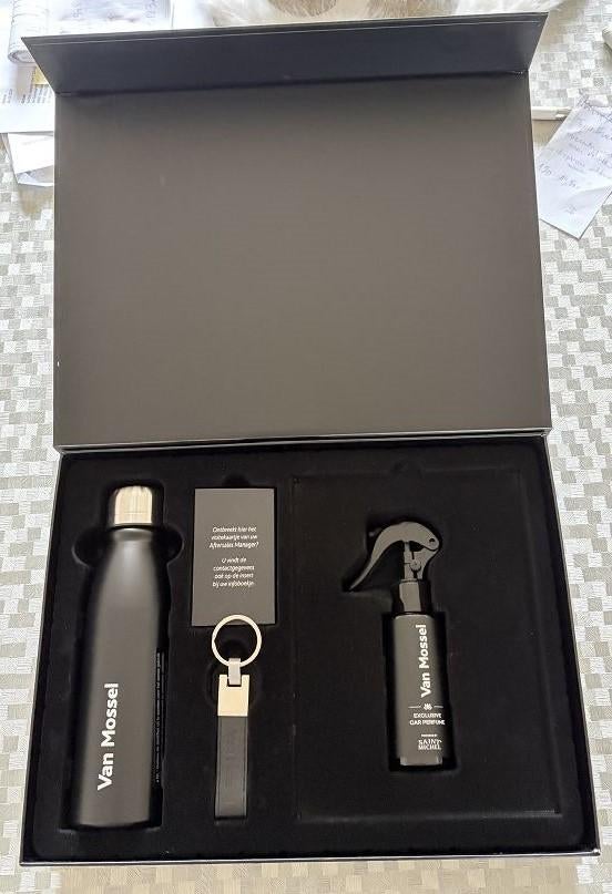 giftbox Mercedes met Parfum, sleutelhanger, drinkbus NIEUW, Ophalen of Verzenden, Nieuw, Auto's