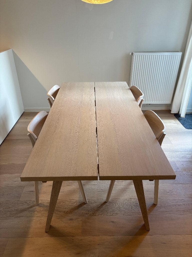 Eettafel met vier stoelen, Huis en Inrichting, Ophalen, Gebruikt, Modern, Scandinavisch ontwerp., Eikenhout