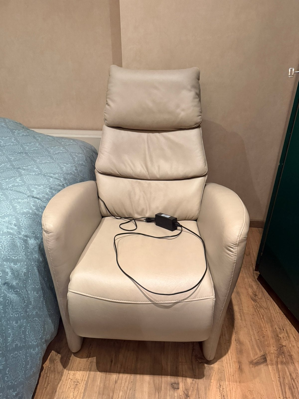 HUKLA RELAXZETEL LEDER electrisch, Huis en Inrichting, Ophalen, Zo goed als nieuw