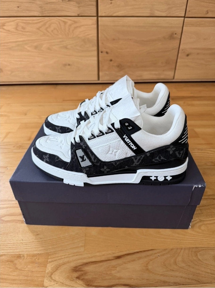 LV sneakers met lage sneakers, Wit, 2 Rue du Pont Neuf, 75001 Paris, France, Nieuw, Ophalen of Verzenden