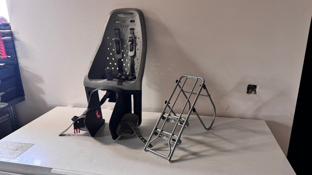 Siège de vélo pour enfant Thule Yepp (siège arrière), Vélos & Vélomoteurs, Accessoires vélo | Sièges de vélo, Yepp (Thule), Repose-pieds