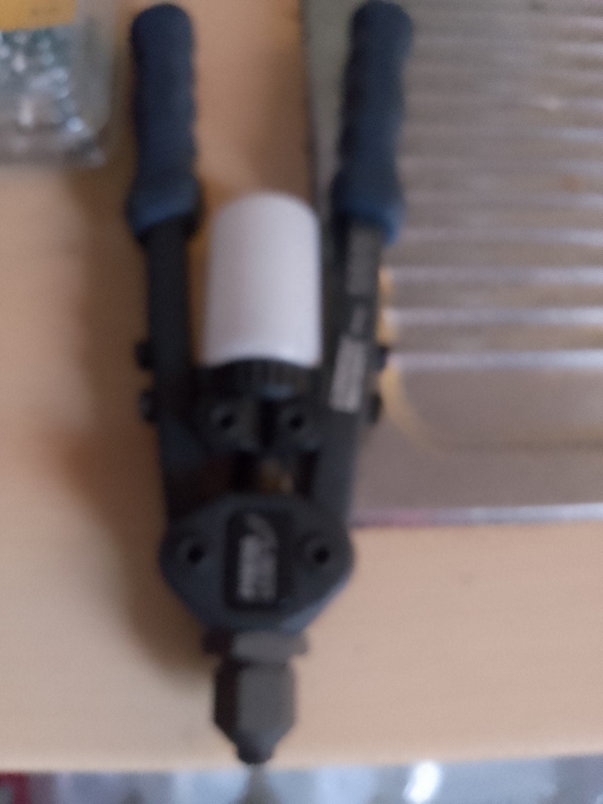 2 pinces à riveter spéciales, Enlèvement ou Envoi