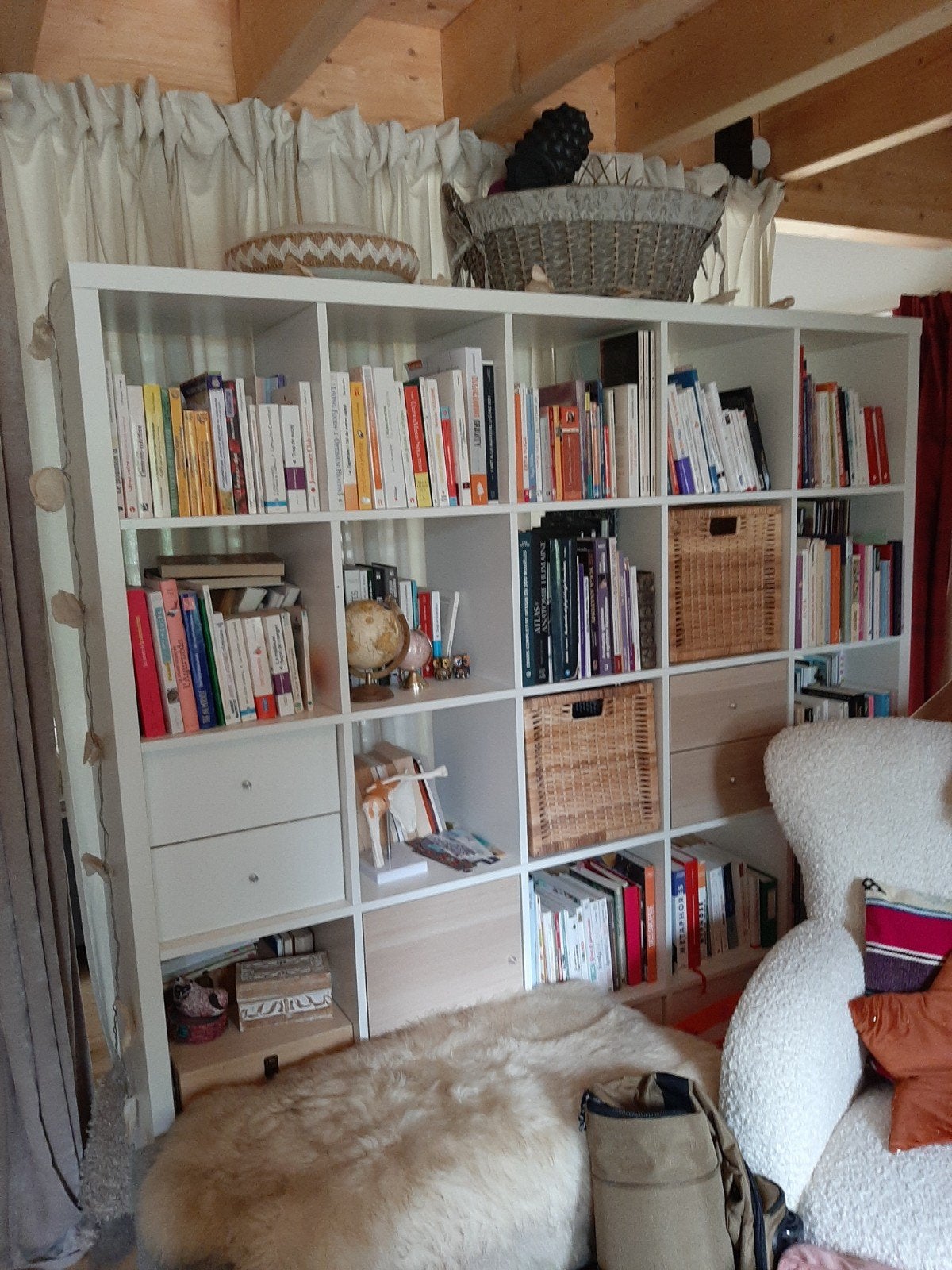 Bibliothèque ikea, Enlèvement