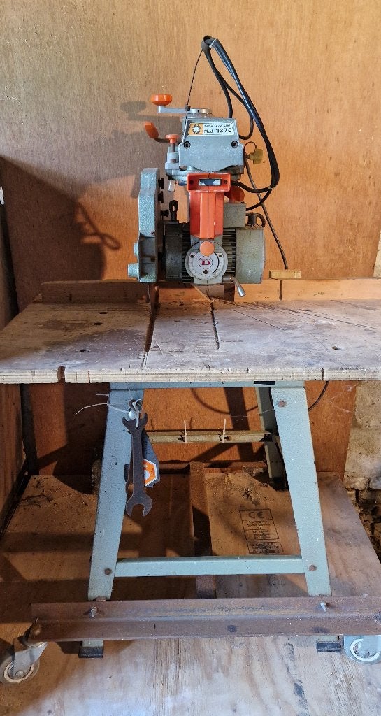 DeWalt afkortzaag met zaagtafel, Doe-het-zelf en Bouw, Ophalen, Gebruikt, DeWalt, 70 mm of meer