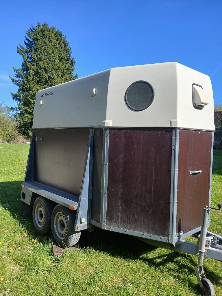 Van 2 chevaux, Animaux & Accessoires, Chevaux & Poneys | Semi-remorques & Remorques, Utilisé, Remorque 2 chevaux, Bois, Enlèvement