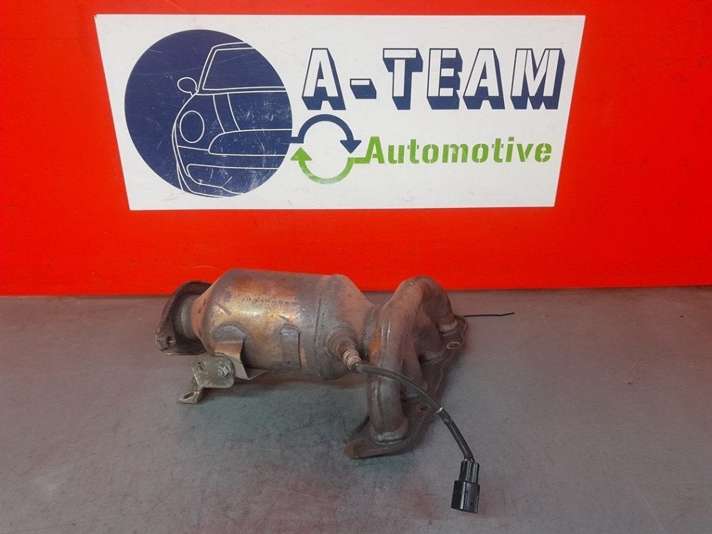 CONVERTISSEUR CATALYTIQUE MANIFOLD Yaris (P1) (|0J010|), Utilisé, Toyota