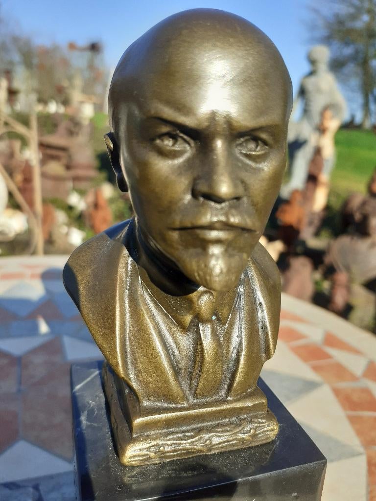 BRONZEN BUSTE GESIGNEERD DOOR LENIN OP EEN SOKKEL, Antiek en Kunst, Ophalen of Verzenden, Brons