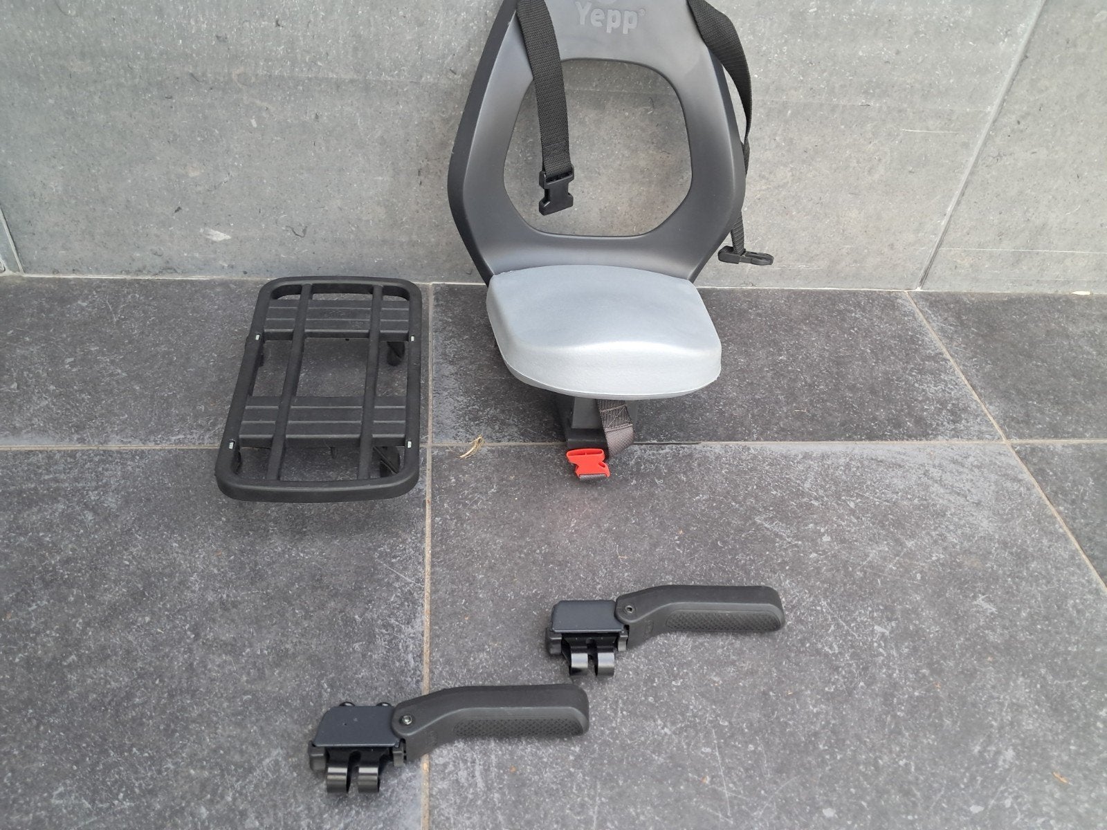 Thule yepp junior fietsstoel en adapter, Ophalen, Achterzitje, Voetsteuntjes, Yepp (Thule)
