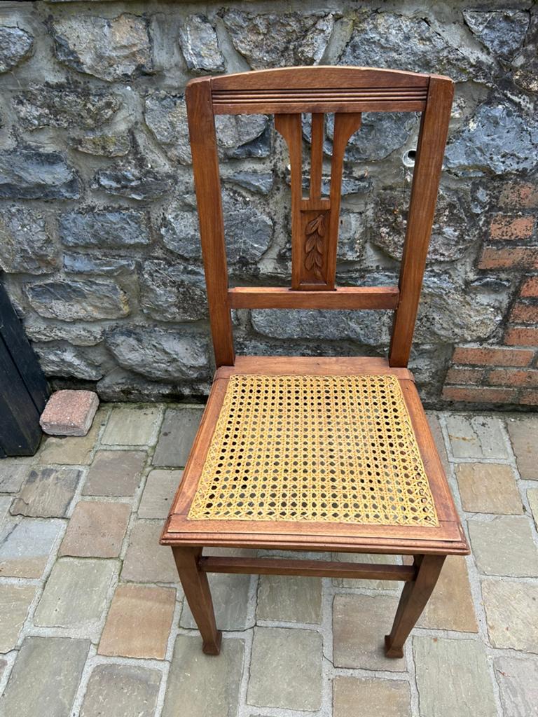Chaise cannelée, Enlèvement