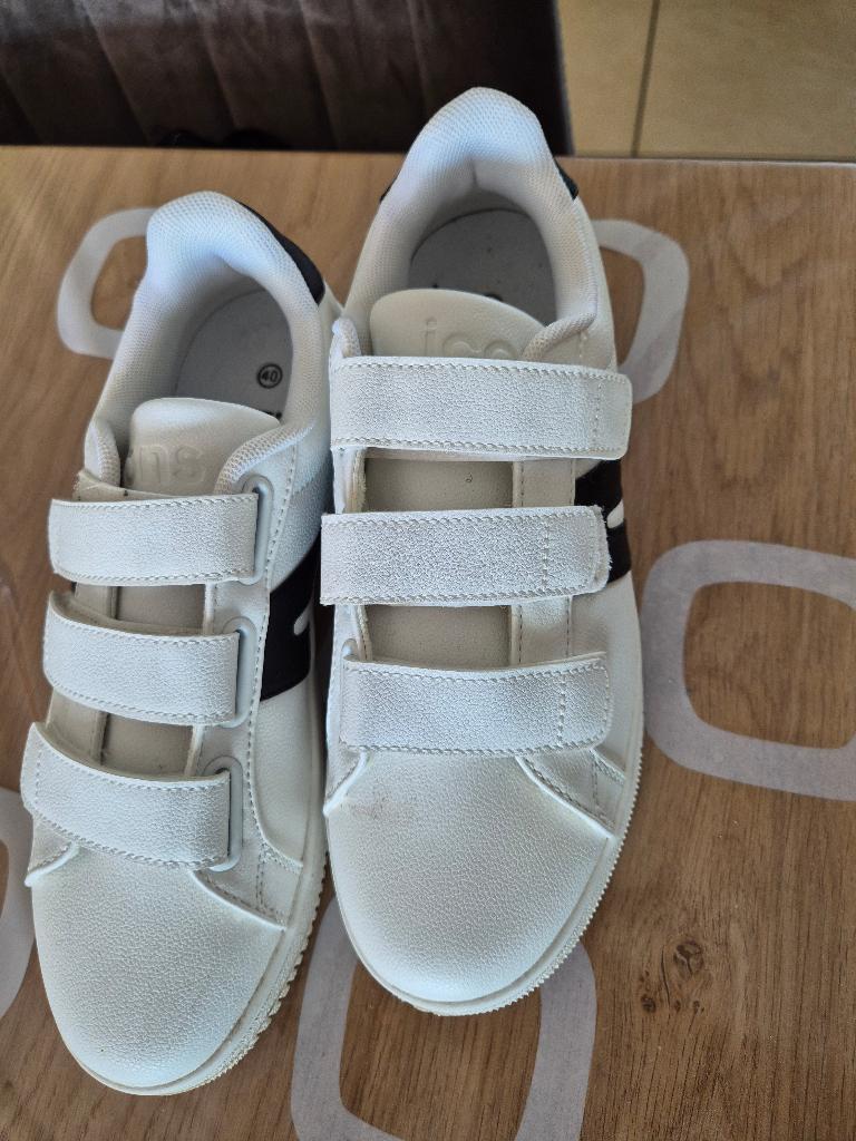 Witte sneakers heren / jongens maat  40, Kleding | Heren, Schoenen, Ophalen, Wit, Nieuw, Sneakers
