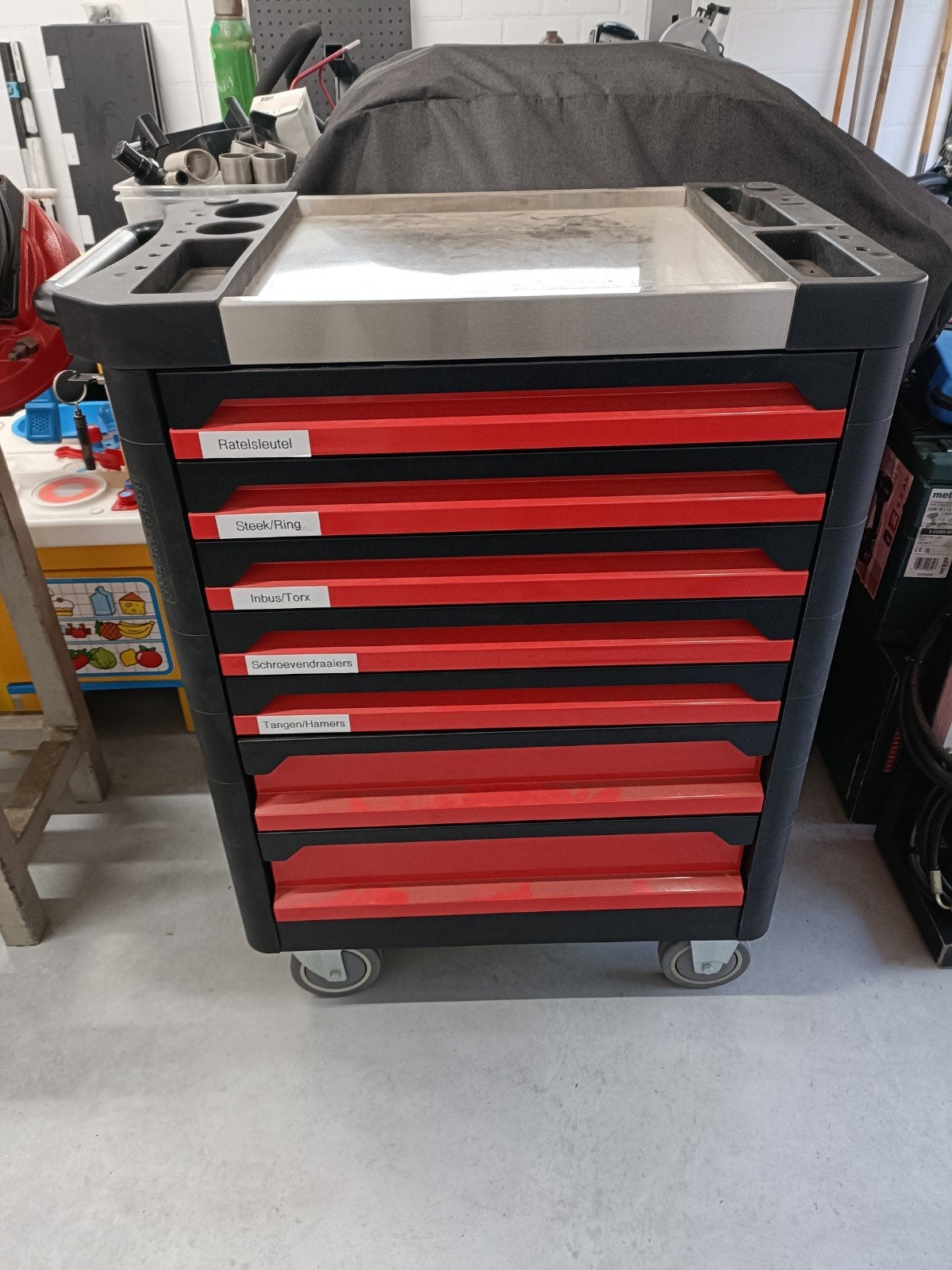 lege gereedschapswagen op wielen met sleutels., Doe-het-zelf en Bouw, Ophalen, Zo goed als nieuw