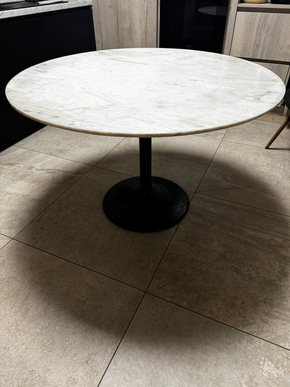 Ronde marmeren eettafel op voet, Huis en Inrichting, Ophalen, Overige materialen, Gebruikt, Rond
