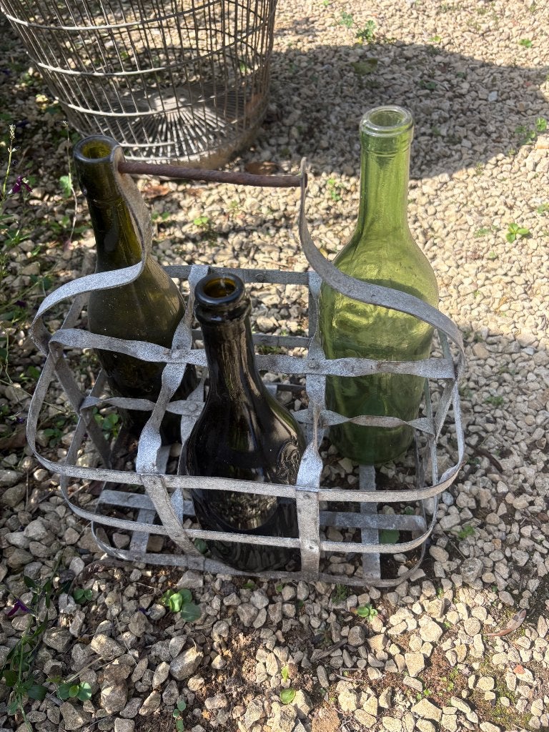 Verzinkt brocante flessenrek met 3 oude flessen, Enlèvement ou Envoi