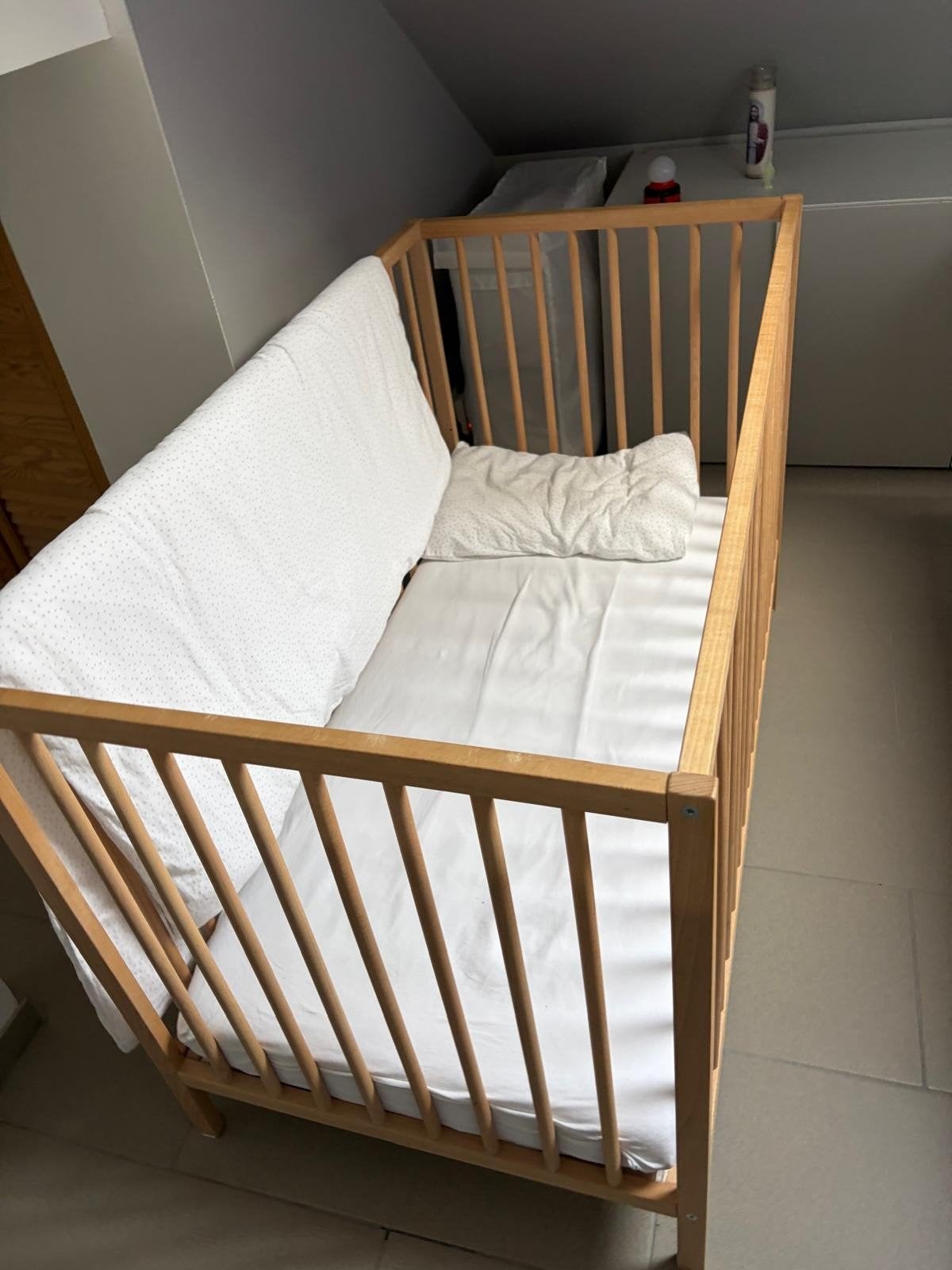 Lit bébé avec matelas, couvre matelas et drap, Enlèvement ou Envoi, Lit
