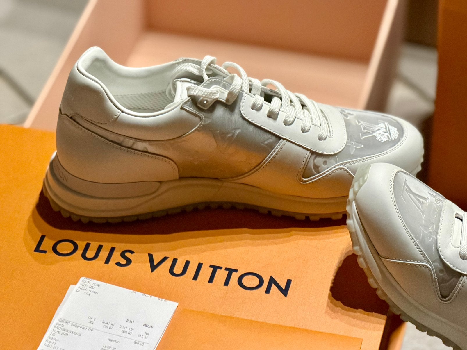 Louis Vuitton - Run Away Sneakers White - Taille 42 NEUVES!!, Neuf, Enlèvement, Blanc, Baskets