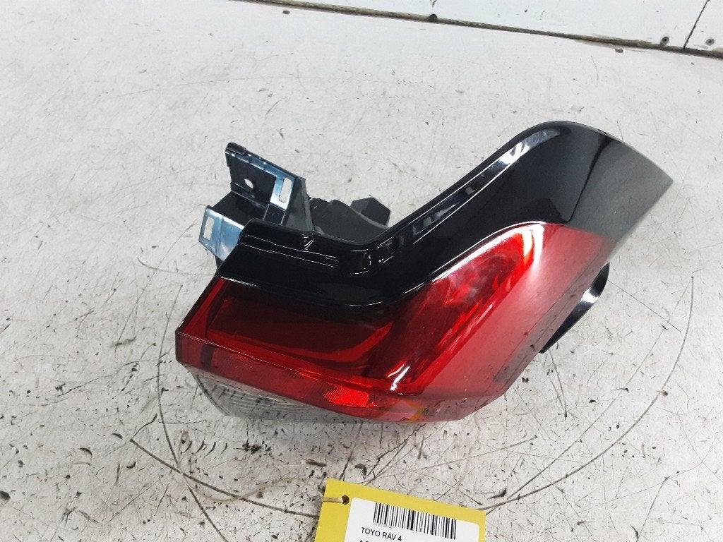 FEU ARRIÈRE DROIT Toyota RAV4 (A5) (01-2018/-) (0831219AZ), Kundenbetreuung@toyota.de, Toyota, Utilisé, Toyota-Allee 2
50858  Köln, DE