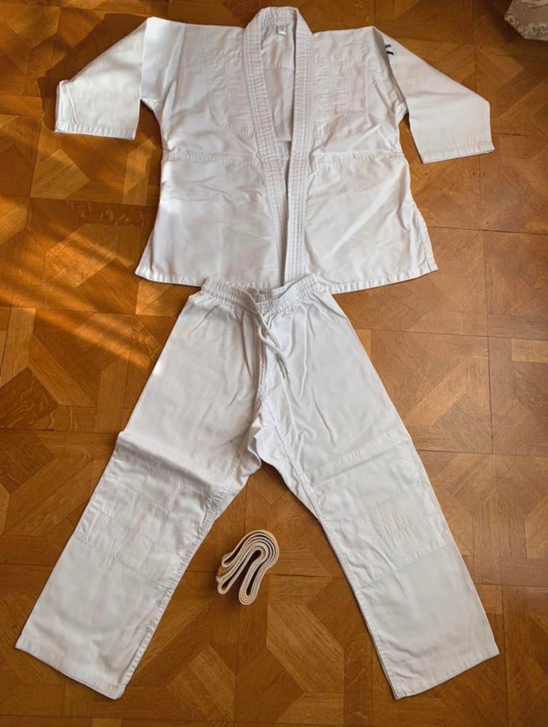 Tenue de judo taille 9 ans et ceinture, Sports & Fitness, Enlèvement ou Envoi, Comme neuf, Judo